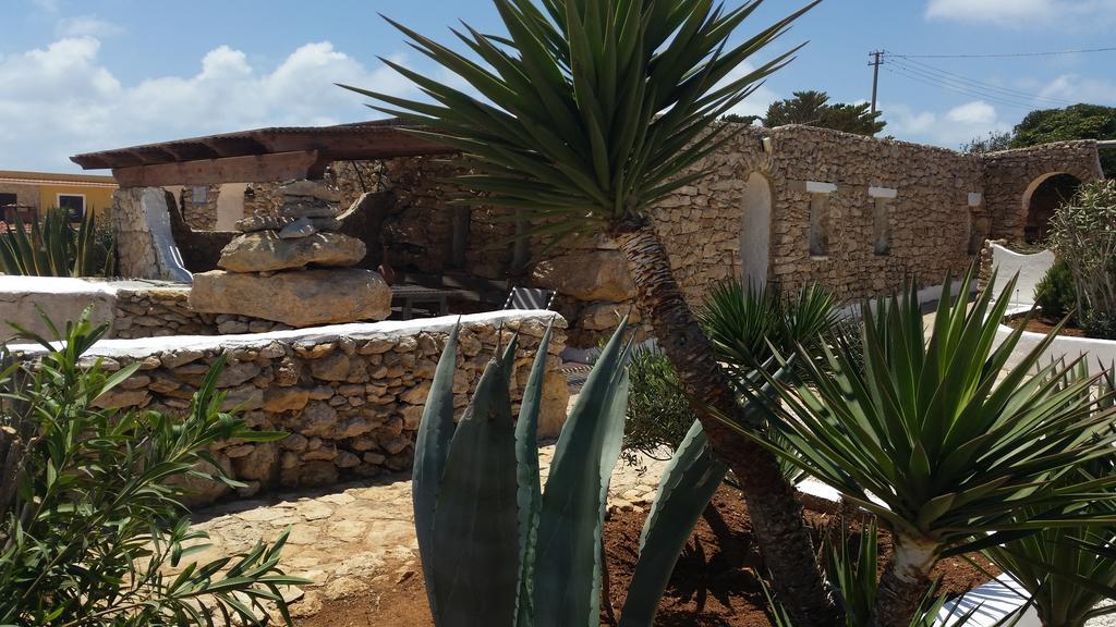 Appartement I Dammusi Di Pippo à Lampedusa Extérieur photo