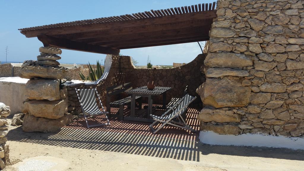 Appartement I Dammusi Di Pippo à Lampedusa Extérieur photo